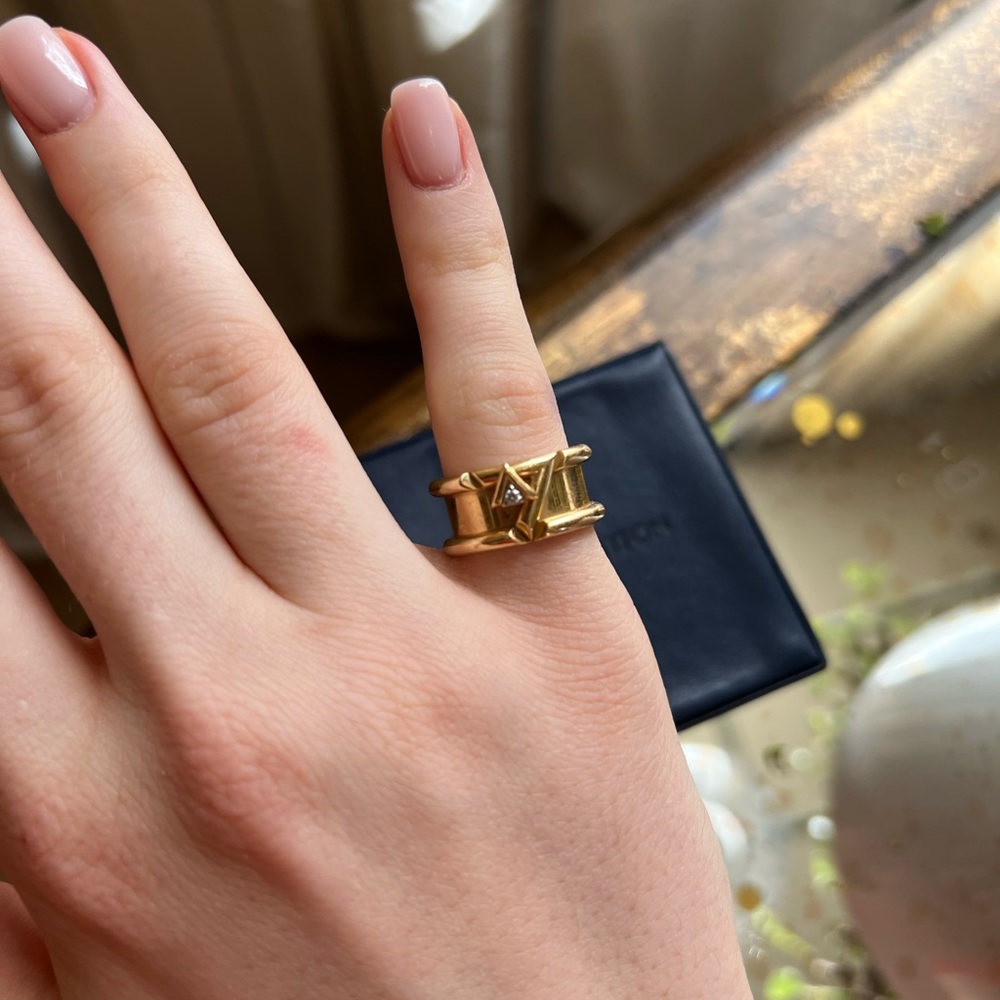 LV Volt One Band Ring, Yellow Gold and Diamond - Picture 4 of 7